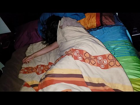 ❤️ Vicfilo kritikante sian junan duonpatrinon dum ŝi dormas. ❤️❌ Kvalita sekso ĉe porno eo.special-grasser.ru ☑